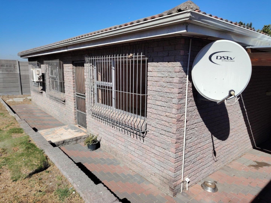 To Let 2 Bedroom Property for Rent in Kuils River Western Cape